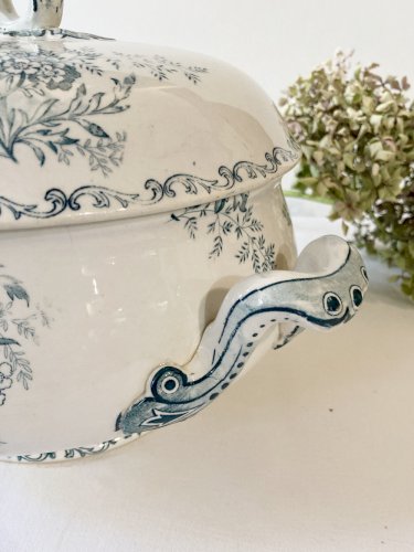 Soupière terre de fer, Sarreguemines, modèle Églantine