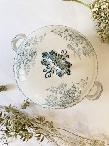 Soupière terre de fer, Sarreguemines, modèle Églantine