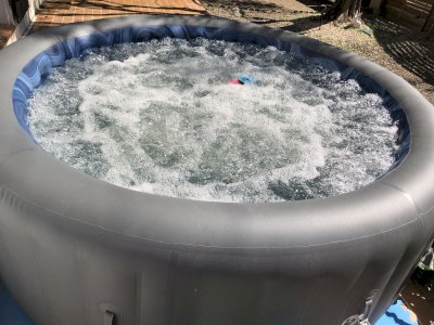 Bestway Santorini Spa for 5/7 people with 10 hydrojets + 180 Airjets + accessories + products in excellent condition.