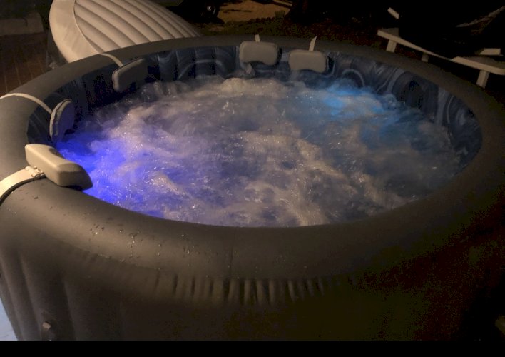 Spa Bestway Santorini 5/7 pers avec 10 hydrojets +180 Airjets+accessoires+produits en excellent état