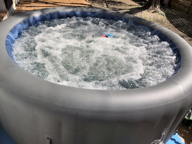 Spa Bestway Santorini 5/7 pers avec 10 hydrojets +180 Airjets+accessoires+produits en excellent état
