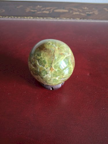Sphère de Opale verte diamètre 7 cm poids 386 grammes