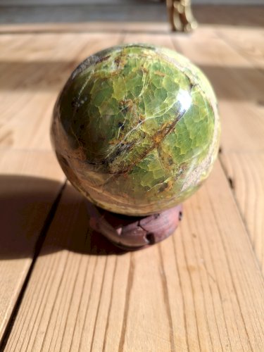 Sphère de Opale verte diamètre 7 cm poids 386 grammes