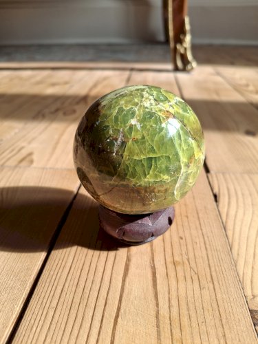 Sphère de Opale verte diamètre 7 cm poids 386 grammes