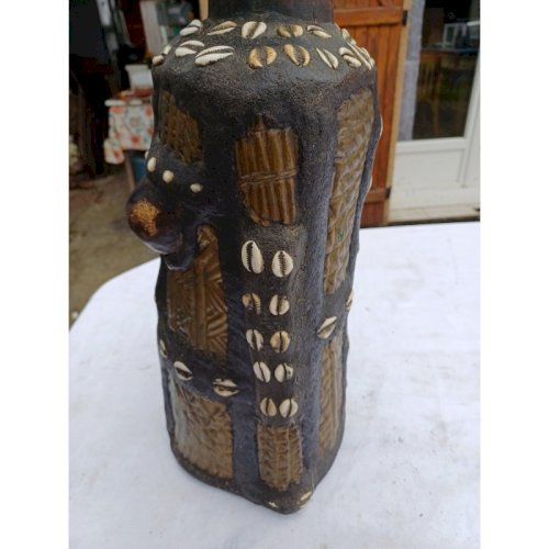 Statue Africaine Femme Bois , laiton , Perles , Coquillages