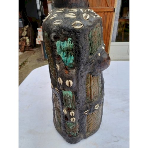 Statue Africaine Femme Bois , laiton , Perles , Coquillages