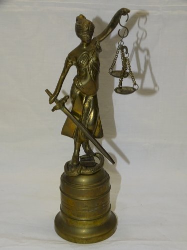 - STATUE ALLEGORIE SUJET LA JUSTICE AVEUGLE THEMIS en LAITON XX e déco Bureau D