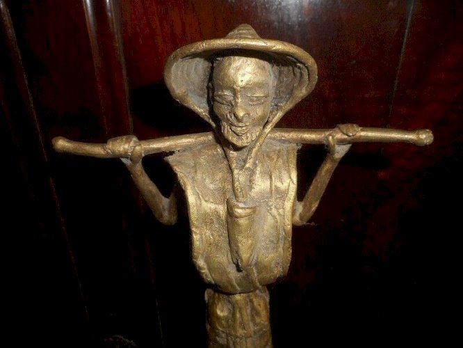 STATUE ANCIENNE EN BRONZE AFRICAIN N° 1