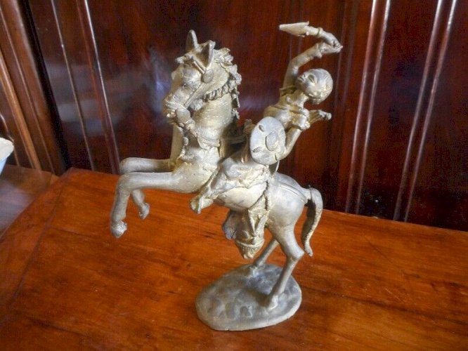 STATUE ANCIENNE EN BRONZE AFRICAIN N° 7