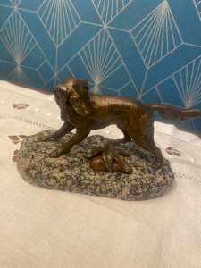 Statue animalière en bronze, chien de chasse XIXème, signé Jules Moigniez.