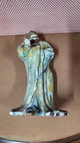 STATUE ASIATIQUE EN TERRE VERNISSEE DU XIX ème SIECLE