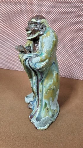 STATUE ASIATIQUE EN TERRE VERNISSEE DU XIX ème SIECLE