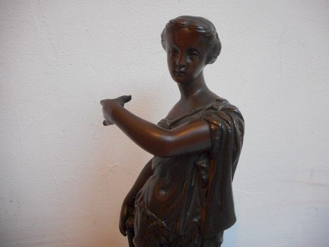 STATUE EN BRONZE A PATINE BRUNE DU XIX ème SIECLE