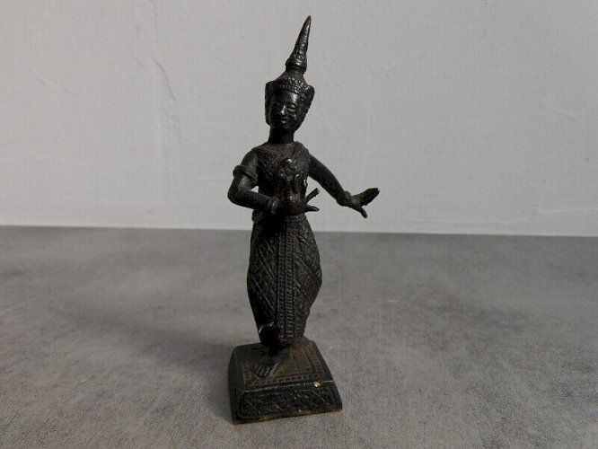 STATUE EN BRONZE DANSEUSE THAILANDAISE N° 16