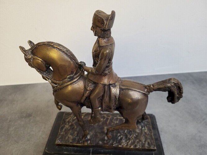 STATUE EN BRONZE DE NAPOLEON BONAPARTE A CHEVAL