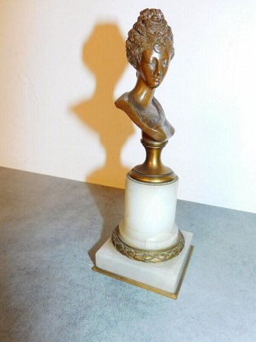 STATUE EN BRONZE DIANE DE POITIERS SUR SUPPORT EN MARBRE