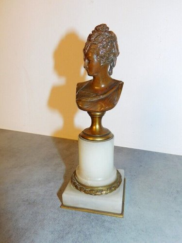 STATUE EN BRONZE DIANE DE POITIERS SUR SUPPORT EN MARBRE