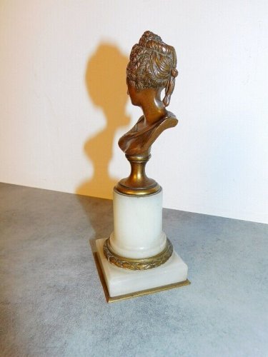 STATUE EN BRONZE DIANE DE POITIERS SUR SUPPORT EN MARBRE
