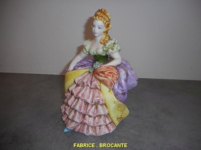 STATUE EN FAIENCE DE 18 CM DE HAUT