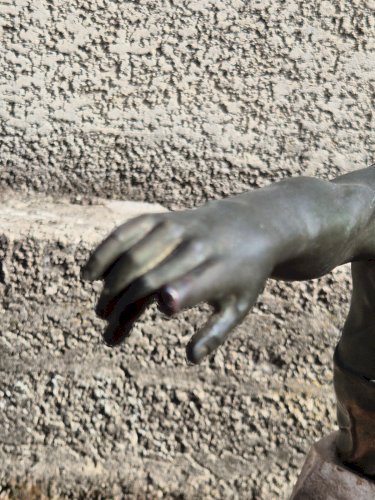 STATUE EN REGULE ART DECO 1930 "SUIS DROIT TON CHEMIN "
