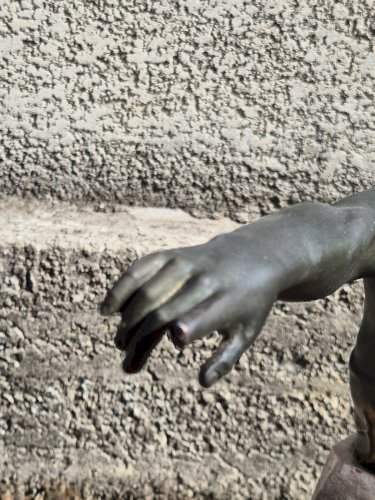 STATUE EN REGULE ART DECO 1930 "SUIS DROIT TON CHEMIN "