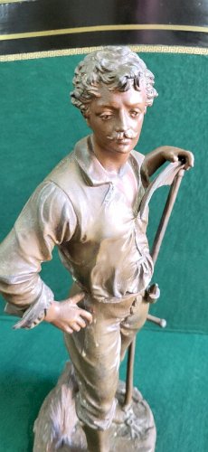 STATUE EN REGULE FERMIER LE FAUCHEUR