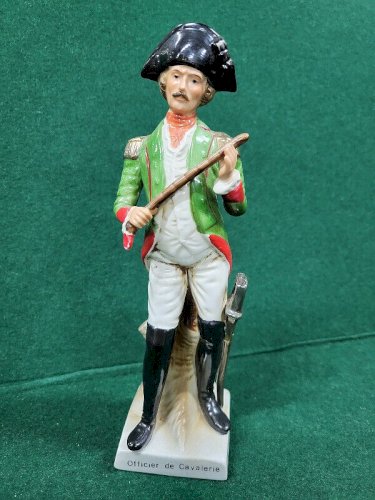 STATUE FIGURINE EN PORCELAINE OFFICIER DE CAVALERIE REF CHAR