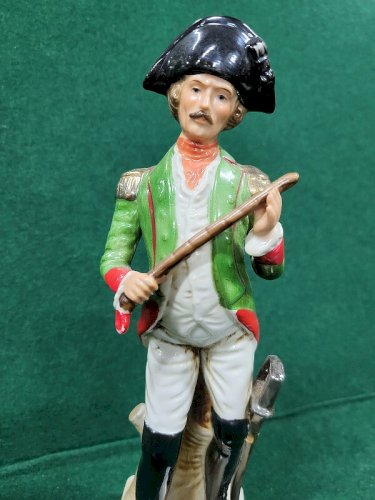 STATUE FIGURINE EN PORCELAINE OFFICIER DE CAVALERIE REF CHAR