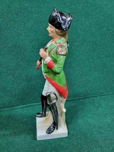 STATUE FIGURINE EN PORCELAINE OFFICIER DE CAVALERIE REF CHAR
