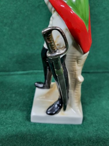 STATUE FIGURINE EN PORCELAINE OFFICIER DE CAVALERIE REF CHAR
