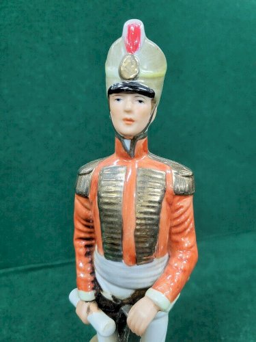 STATUE FIGURINE EN PORCELAINE OFFICIER DE HUSSARDS REF CHAR