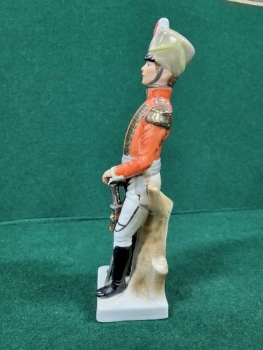 STATUE FIGURINE EN PORCELAINE OFFICIER DE HUSSARDS REF CHAR