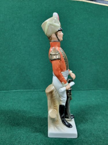 STATUE FIGURINE EN PORCELAINE OFFICIER DE HUSSARDS REF CHAR