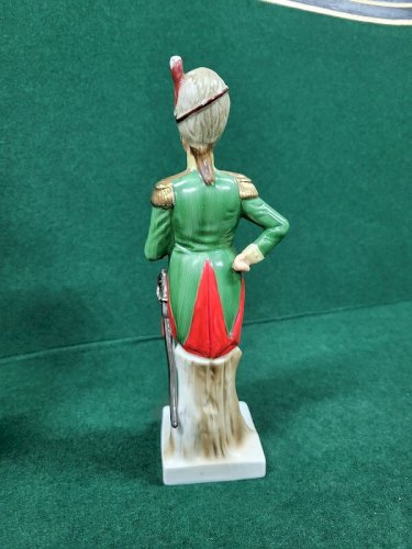 STATUE FIGURINE EN PORCELAINE SOLDAT D'INFANTERIE REF CHAR