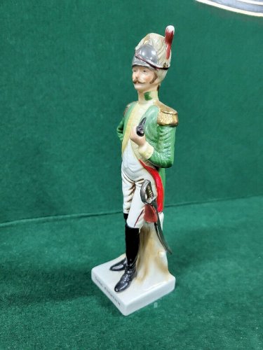 STATUE FIGURINE EN PORCELAINE SOLDAT D'INFANTERIE REF CHAR