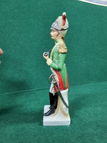 STATUE FIGURINE EN PORCELAINE SOLDAT D'INFANTERIE REF CHAR