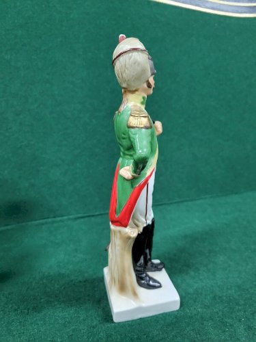 STATUE FIGURINE EN PORCELAINE SOLDAT D'INFANTERIE REF CHAR