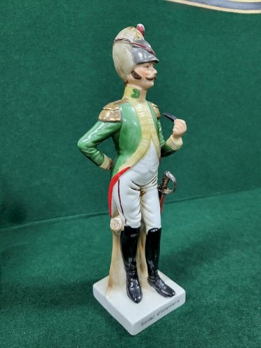 STATUE FIGURINE EN PORCELAINE SOLDAT D'INFANTERIE REF CHAR