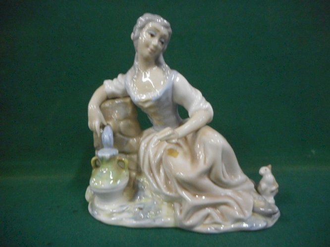 STATUE FIGURINE EN PORCELAINE