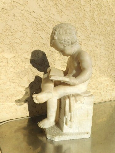 STATUE SCULPTURE EN ALBATRE "ENFANT DESSINANT" D'APRES CHARLES GABRIEL SAUVAGE