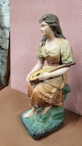 STATUE SCULPTURE EN TERRE CUITE LA DAME JOUANT DE LA MANDOLINE JOSEPH LE GULUCHE