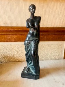 Vintage 41cm terracotta Venus de Milo statue