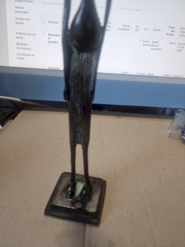 STATUETTE AFRICAINE EN BRONZE  HOMME AU PAGNE