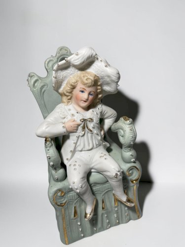 Statuette ancienne en biscuit de porcelaine 