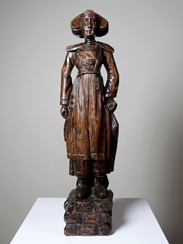 Statuette ancienne en bois sculpté femme bretonne en habit traditionnel