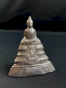 Statuette au Bouddha en argent repoussé Cambodge XIXe