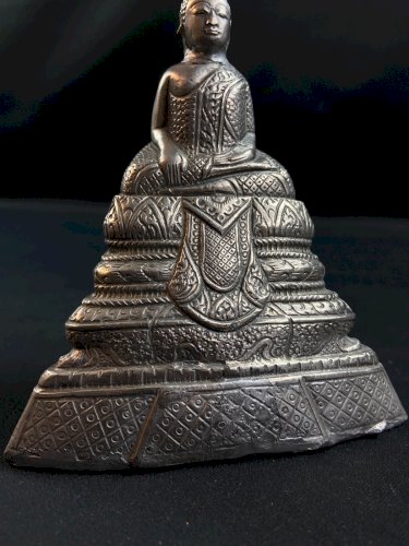 Statuette au Bouddha en argent repoussé Cambodge XIXe