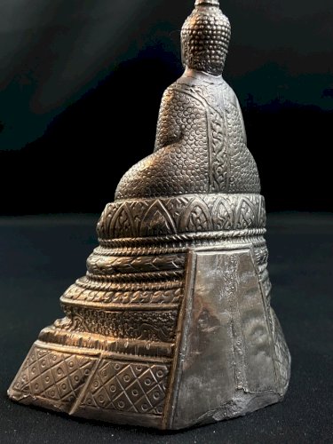 Statuette au Bouddha en argent repoussé Cambodge XIXe