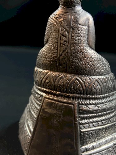 Statuette au Bouddha en argent repoussé Cambodge XIXe