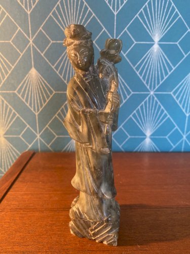 Statuette Chinoise ancienne, sujet en pierre dure verte. Japon, Chine, Asie.
